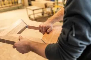 Präzisionsarbeit: Kubasch Fenster &amp; Türen bietet 800 Profilvarianten an und sieht sich als Vollsortimenter im Holzfensterbau.